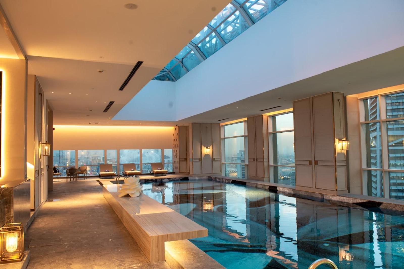 Narcissus The Royal Hotel Riyadh Exteriör bild The pool at the 39th floor