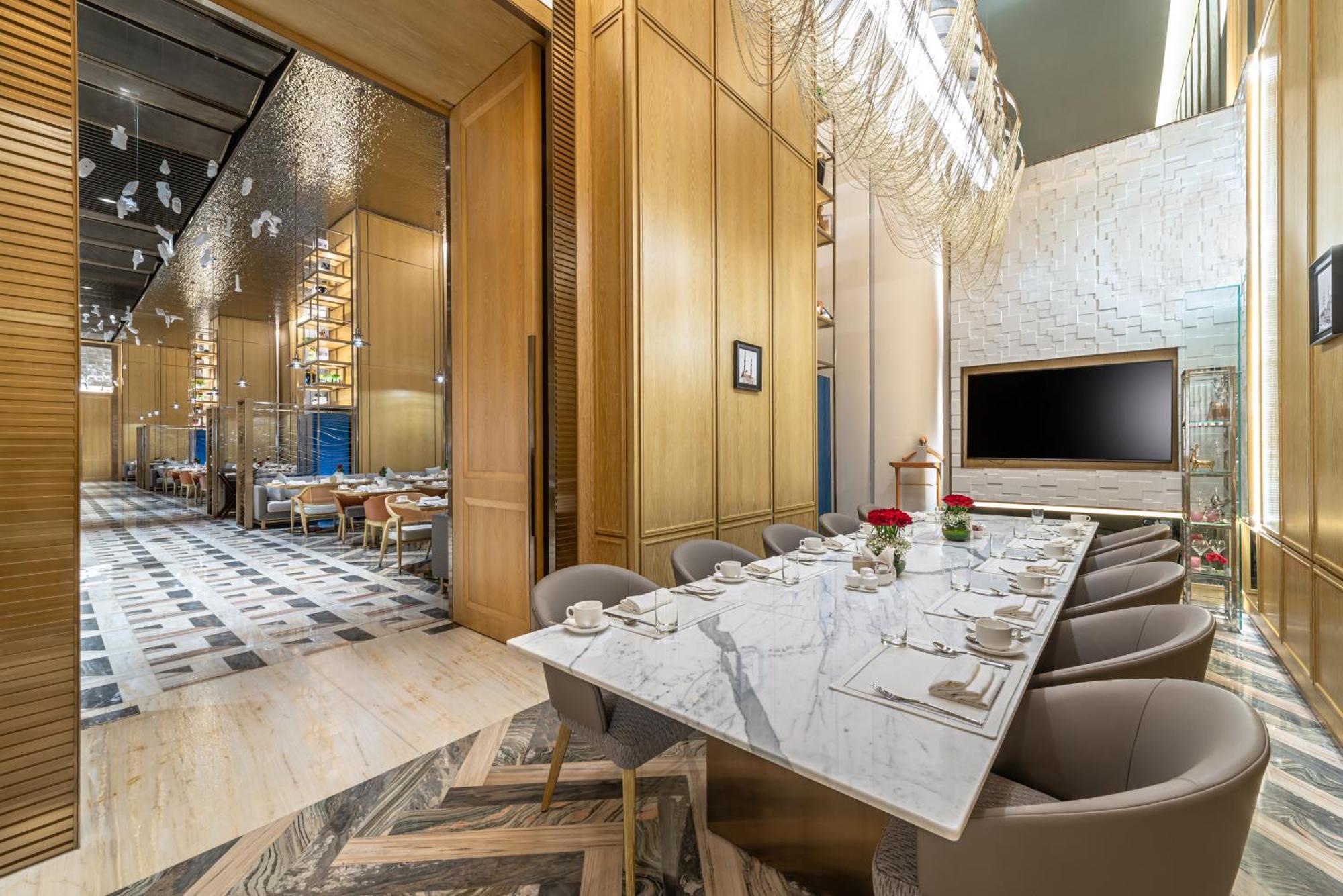 Narcissus The Royal Hotel Riyadh Exteriör bild The restaurant's interior