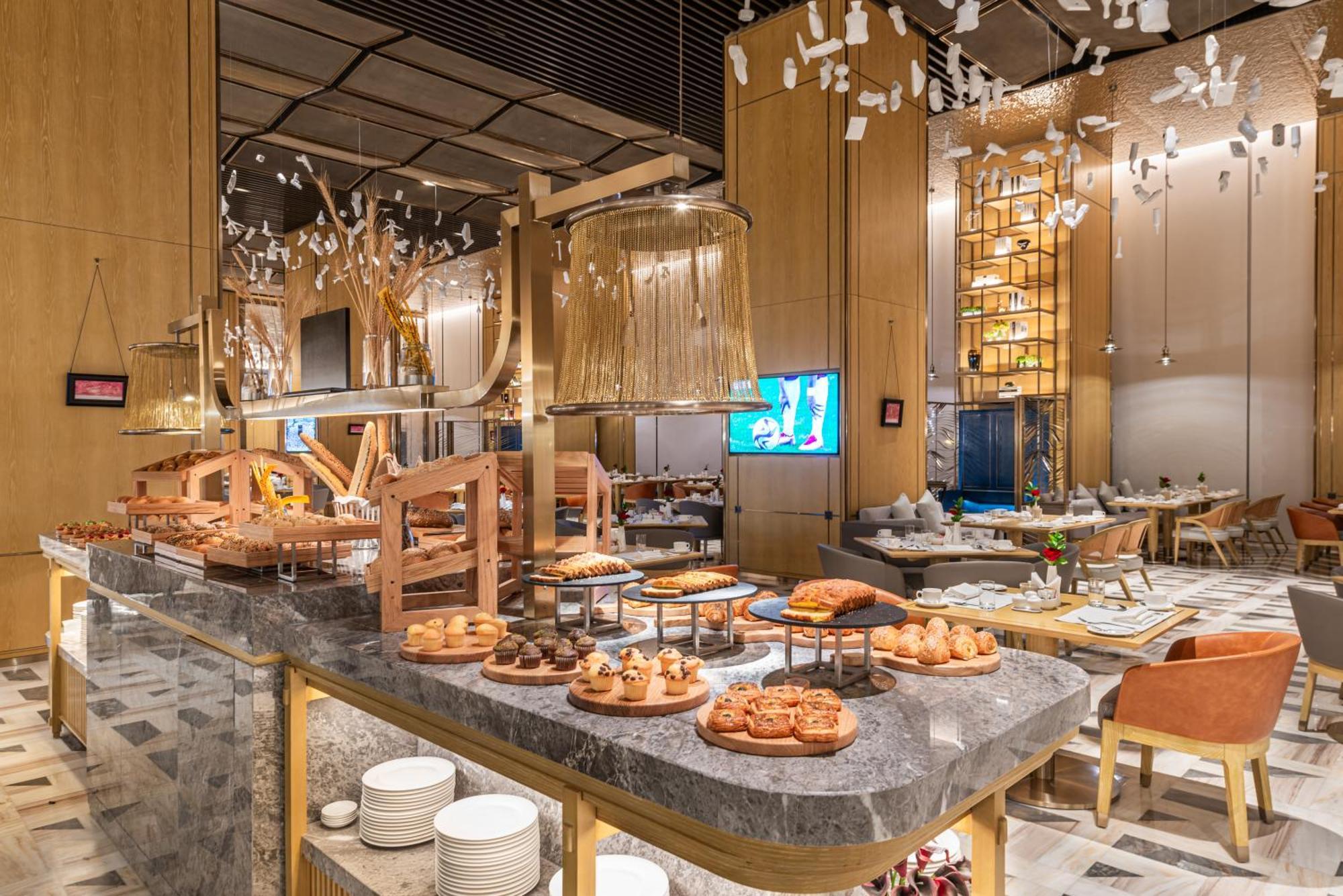 Narcissus The Royal Hotel Riyadh Exteriör bild The buffet at the hotel