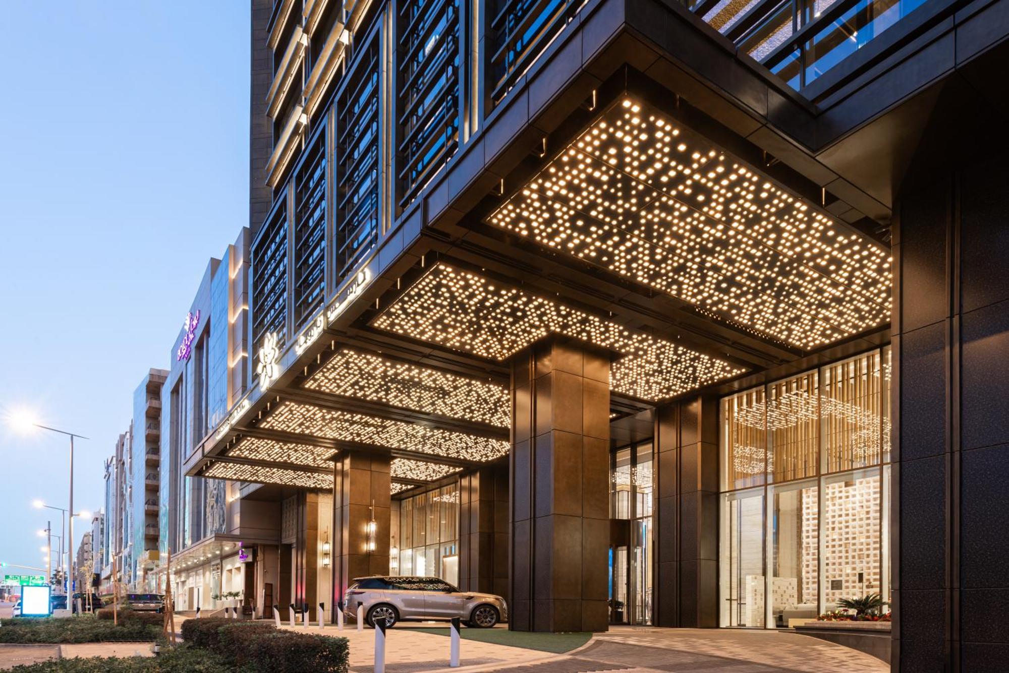 Narcissus The Royal Hotel Riyadh Exteriör bild The entrance of the hotel